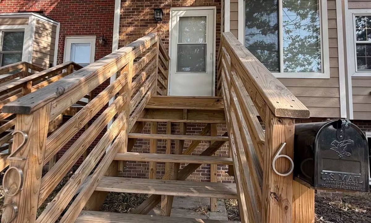 Near South House | Nicely updated 3 Bedroom Condo with free parking