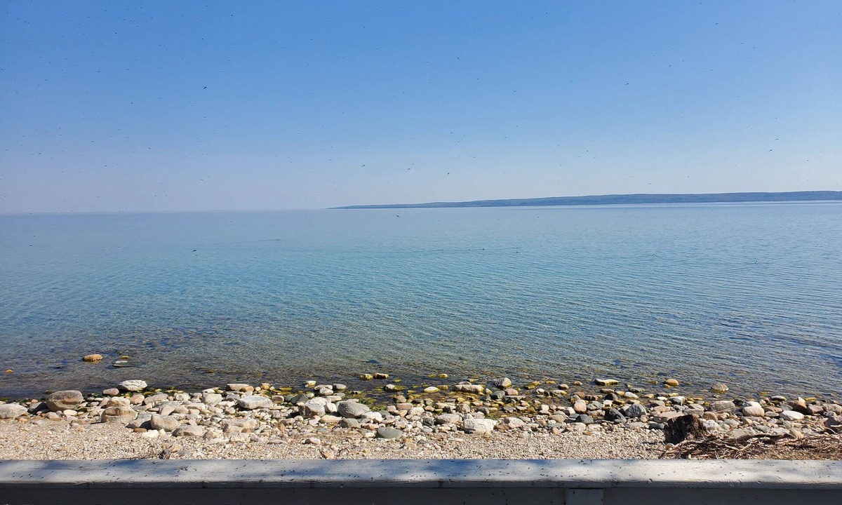 Bay Shore Cottage | Nine Mile Point Cottage on Lake Michigan