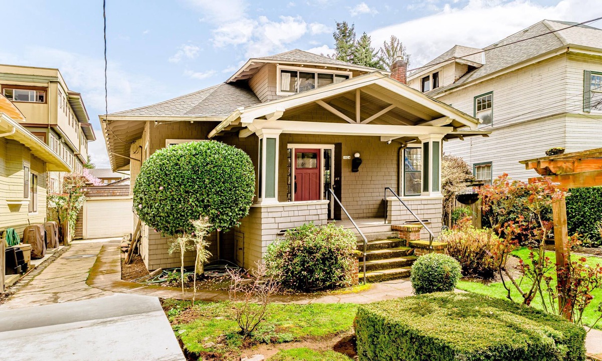Irvington House | Nomads Nest - 2bdr, 1 mile from Convention Center