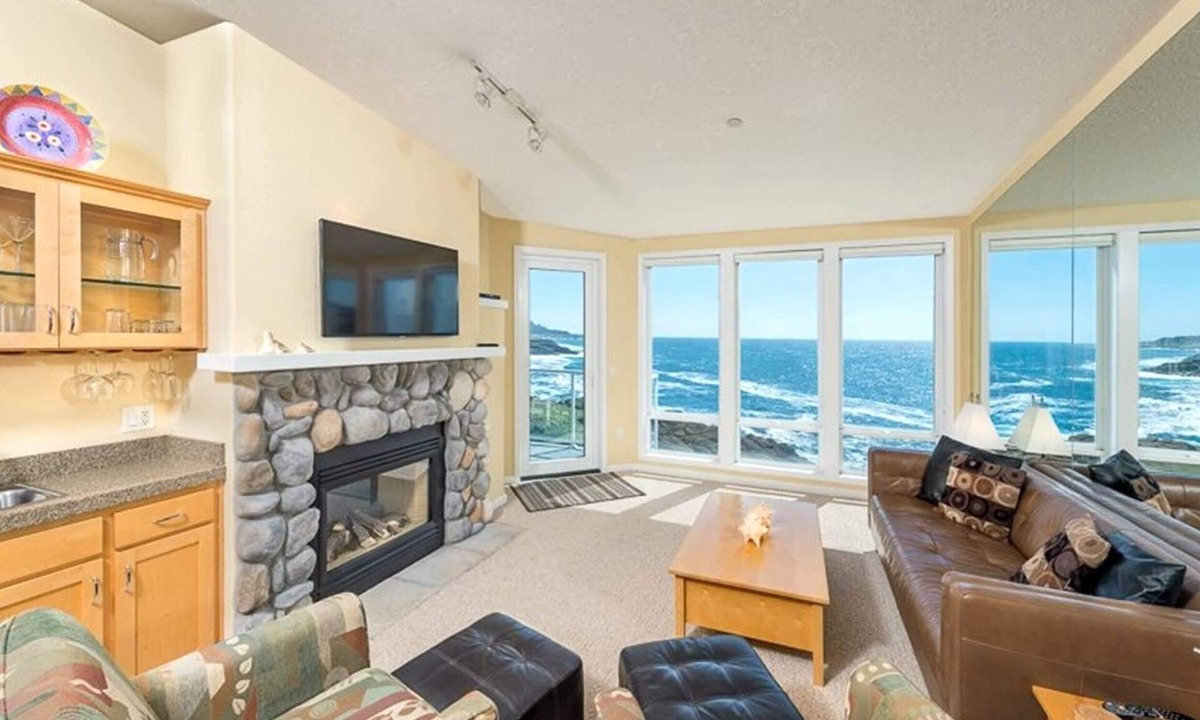 Depoe Bay Condo | North Pointe Condo, Pool, Spa & Whale Watching