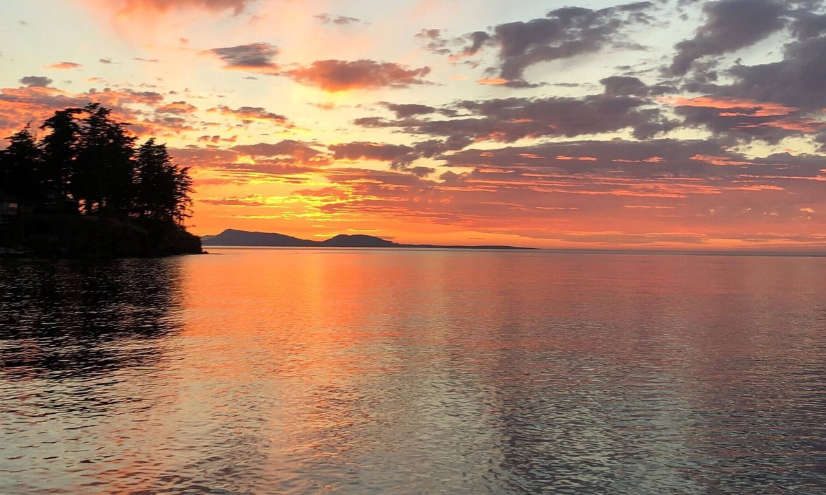 Eastsound Cottage | North Shore Retreat: Community Dock, Beach, Tennis, Pickleball Courts