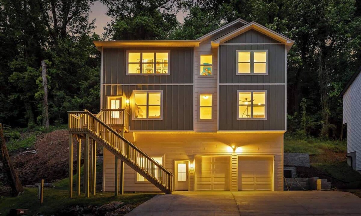 Red Bank House | Northshore 5BR Fun Escape – Minutes to Downtown