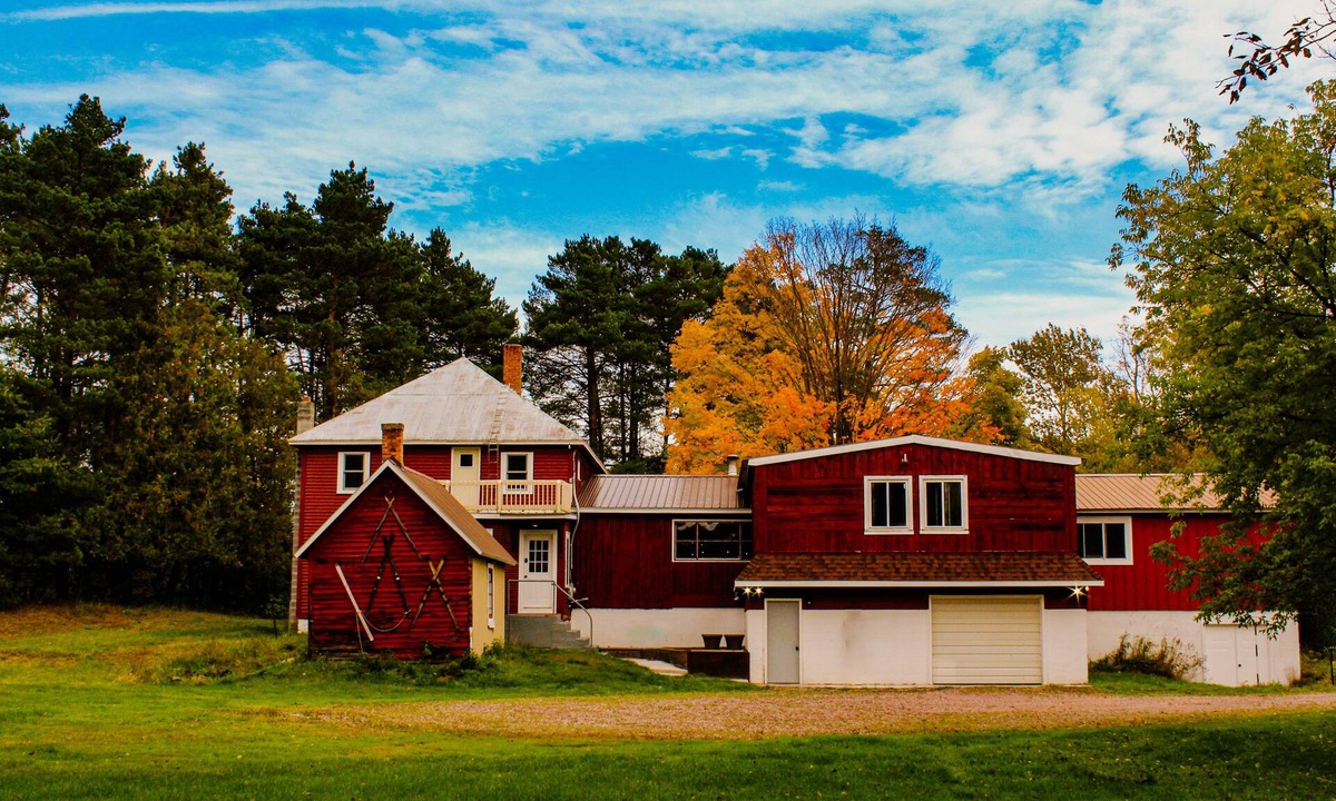 Upper Peninsula Michigan House | Northstar Lodge - 4000 sq ft + Year-Round Hot Tub