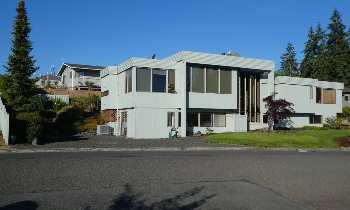 Port Angeles Apartment | Not shared. Clean. Locationx3. 30 day minimum. Low daily rate + 20% discount