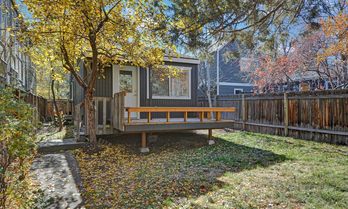 River West House | NW Bend furnished home. Walk to river, downtown, restaurants, breweries, etc