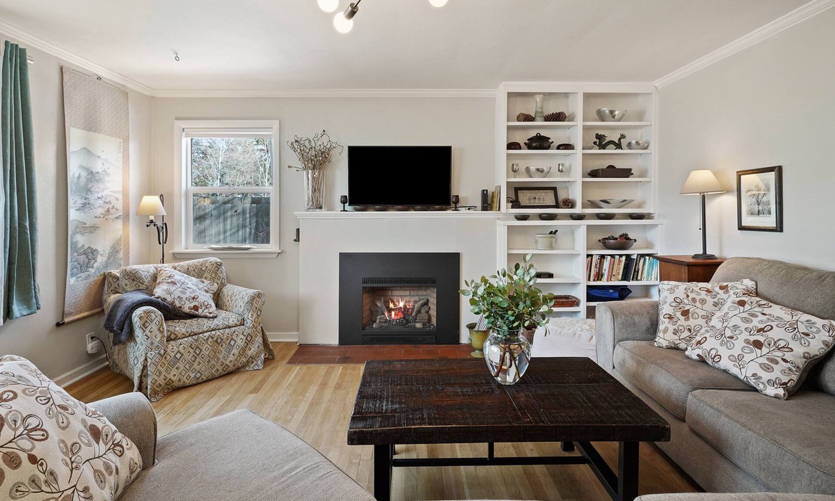 River West House | NW Nest - Cute Westside Bungalow, Walkable to Food & Fun!