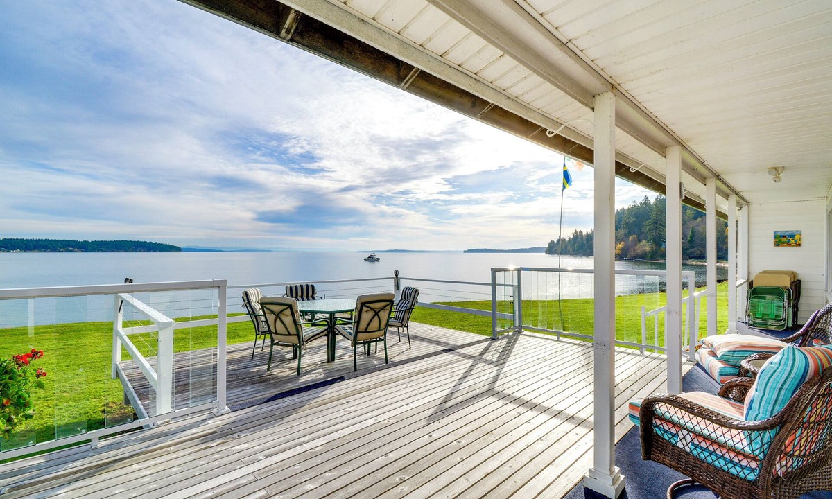 Port Hadlock House | Oak Bay Beach House in Port Hadlock