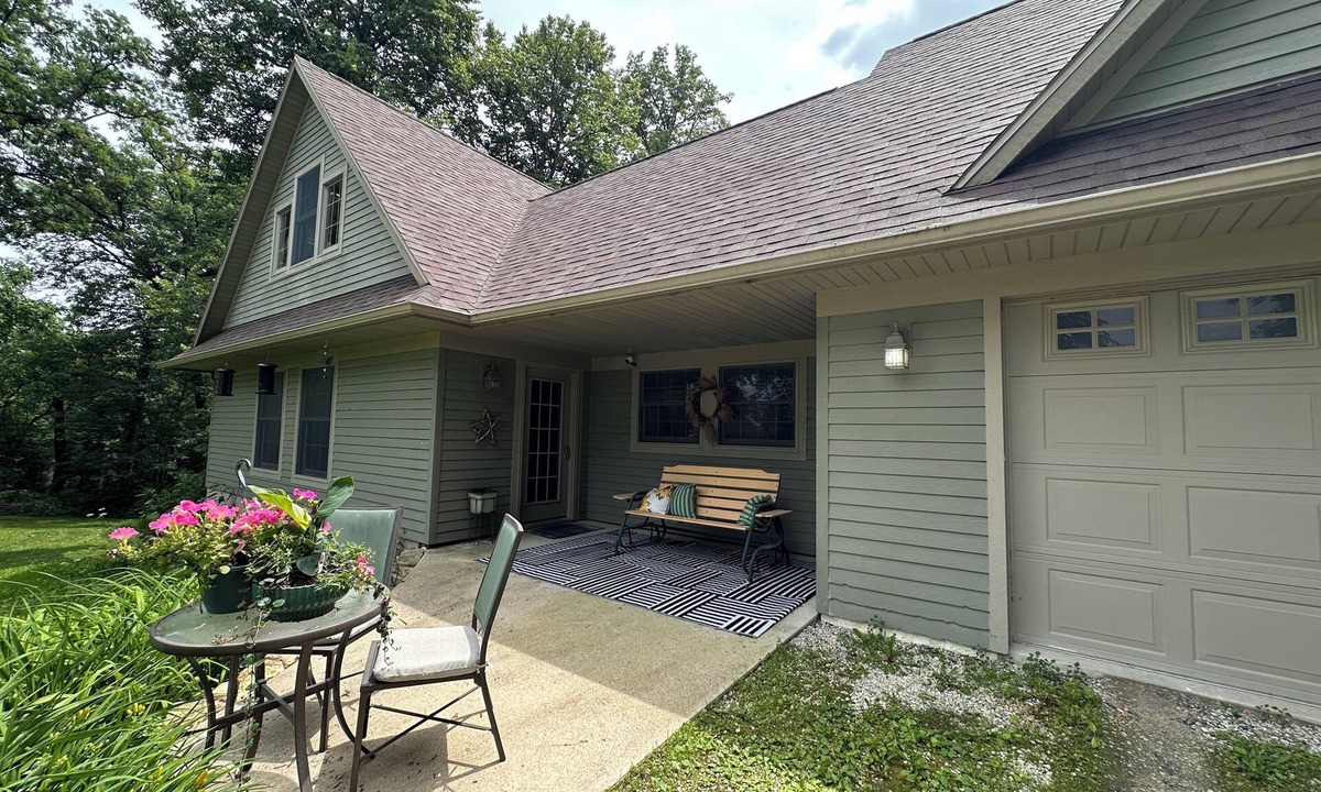 Decorah House | Oak Hill Retreat