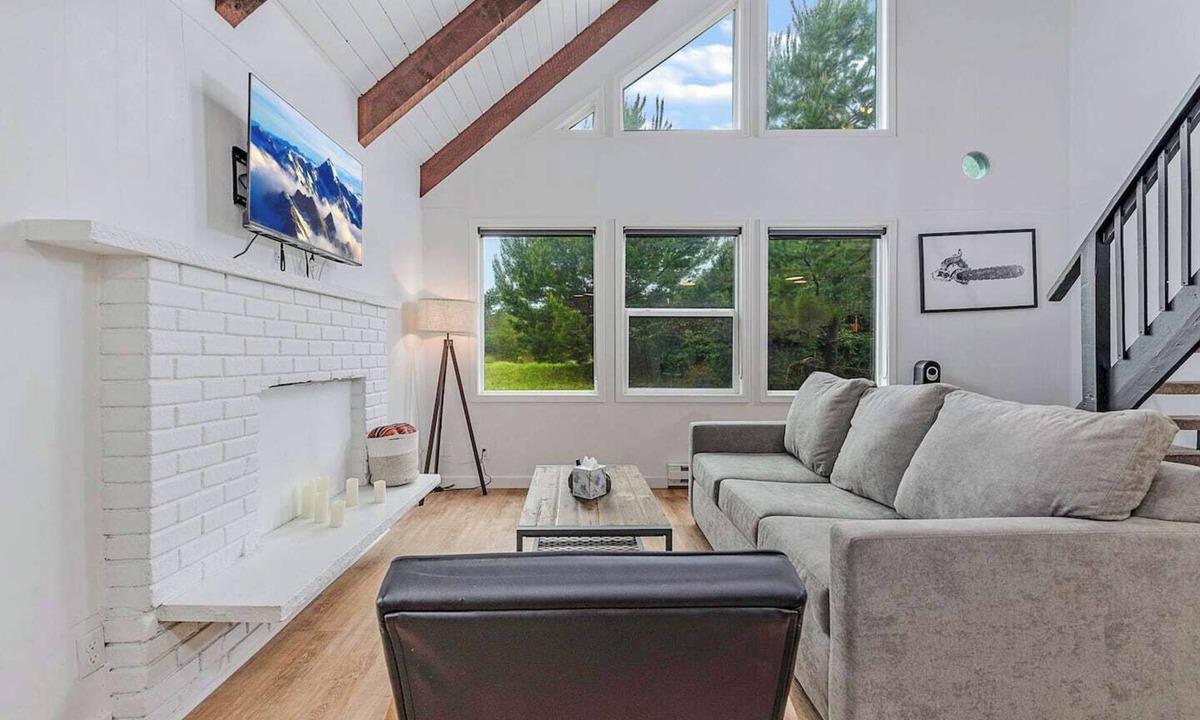 Ocean Shores Ski Chalet | Ocean Shores cozy chalet located within steps from the beach