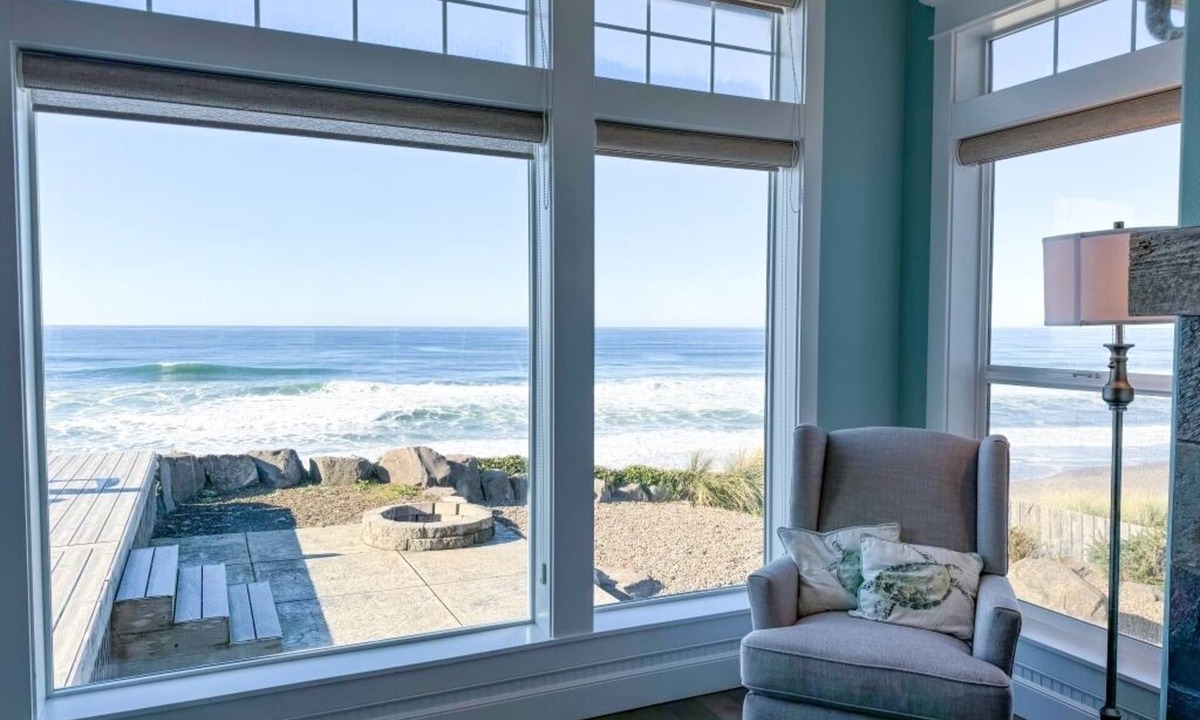 Gleneden Beach House | Oceanfront Escape. Cozy & Modern Beach House. Sleeps 10