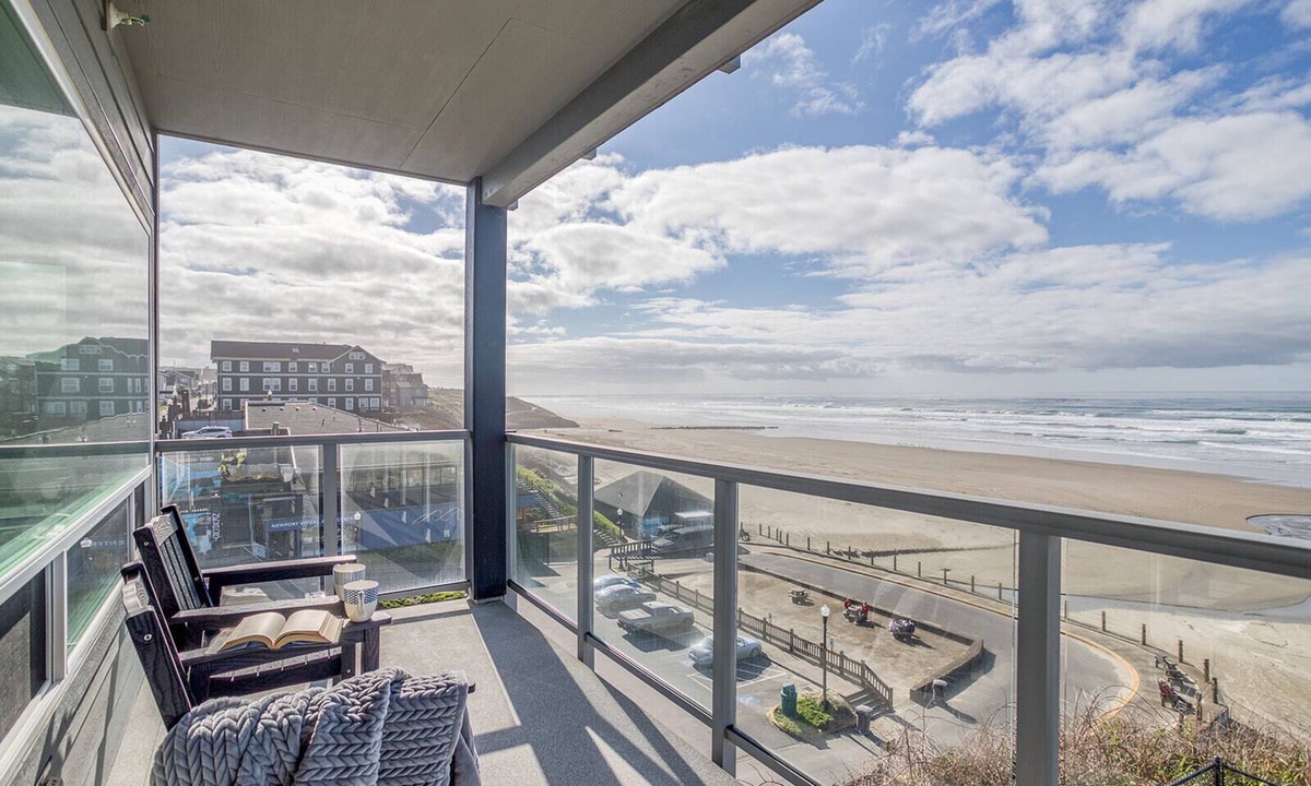 Newport Condo | Oceanfront Nye Beach Condo, Fun Times at Nye Beach
