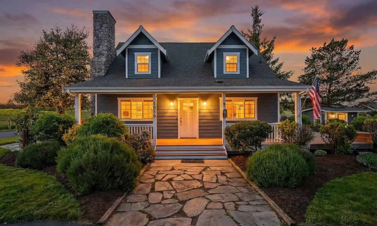 Oak Harbor House | Oceanfront Retreat with Hot Tub, Game Room and Stunning Ocean Views Sleeps 12