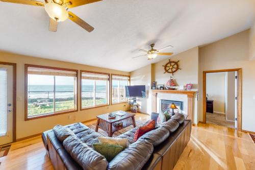 Gleneden Beach House | Oceanfront Solitude