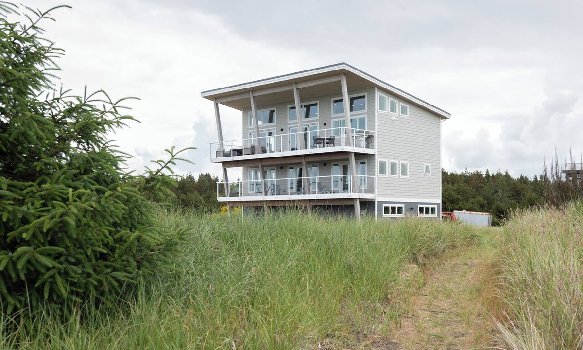 Grayland House | Oceanfront Splendor with a Touch of Luxury