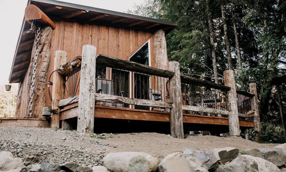 Forks Cabin | Off-Grid Log Cabin near Olympic National Park, Perfect for a Weekend of Hiking in Temperate Rainforests