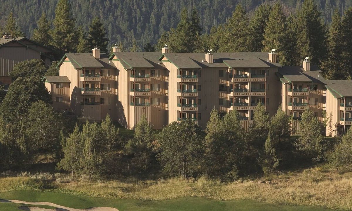 Klamath Falls Resort | OFFICIAL LISTING | Worldmark Running Y 2BR w/Balcony, Indoor Resort Pool & Golf