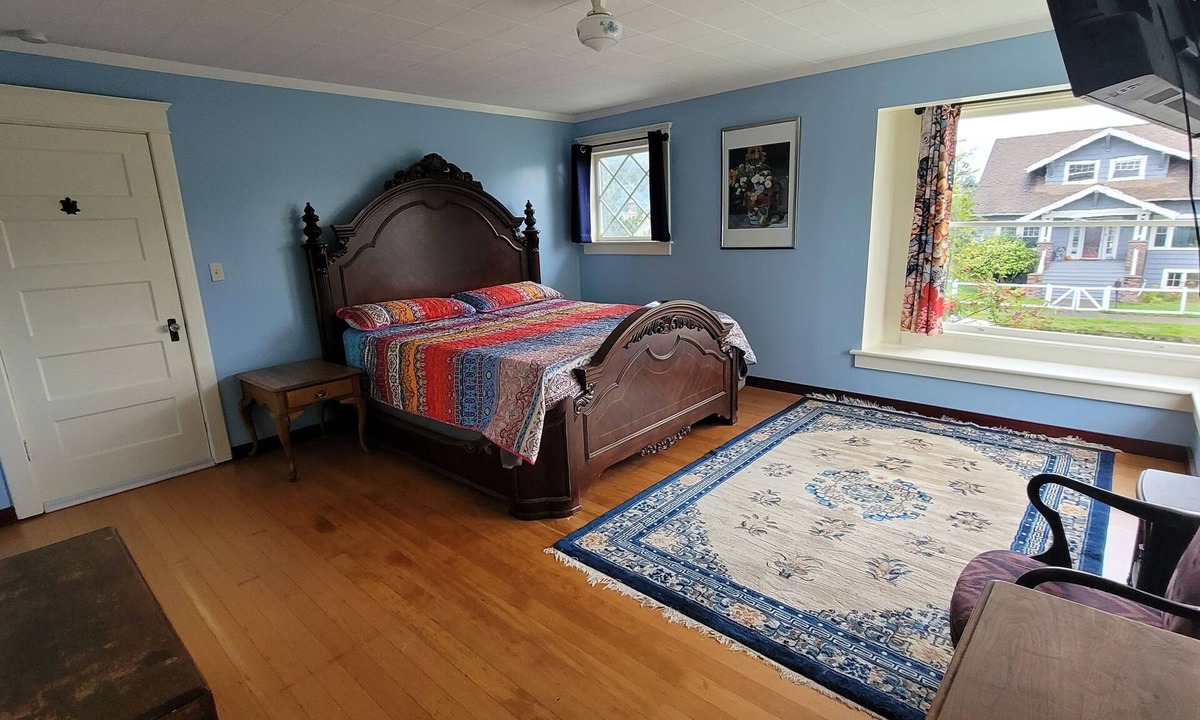 Aberdeen House | Old World Charm. Stately historical mansion.