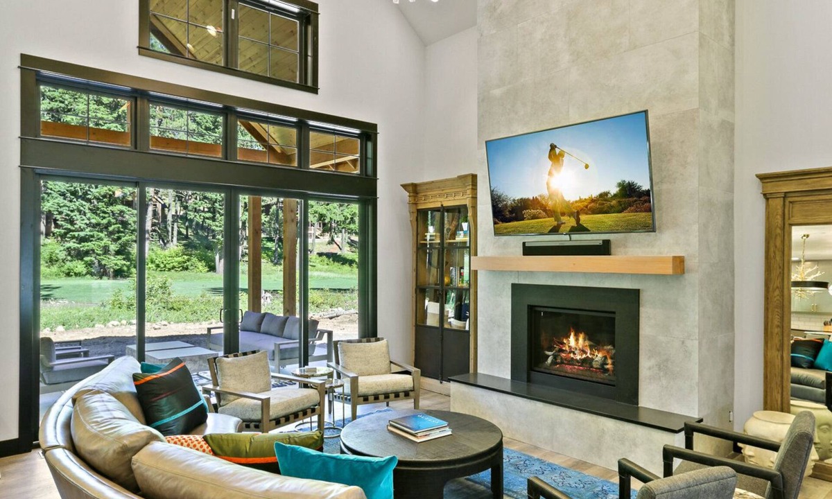 Cle Elum House | ​On 16th Fairway- 4 King Suites + Bunk Suite- Hot tub- Game Room- Dog Welcome