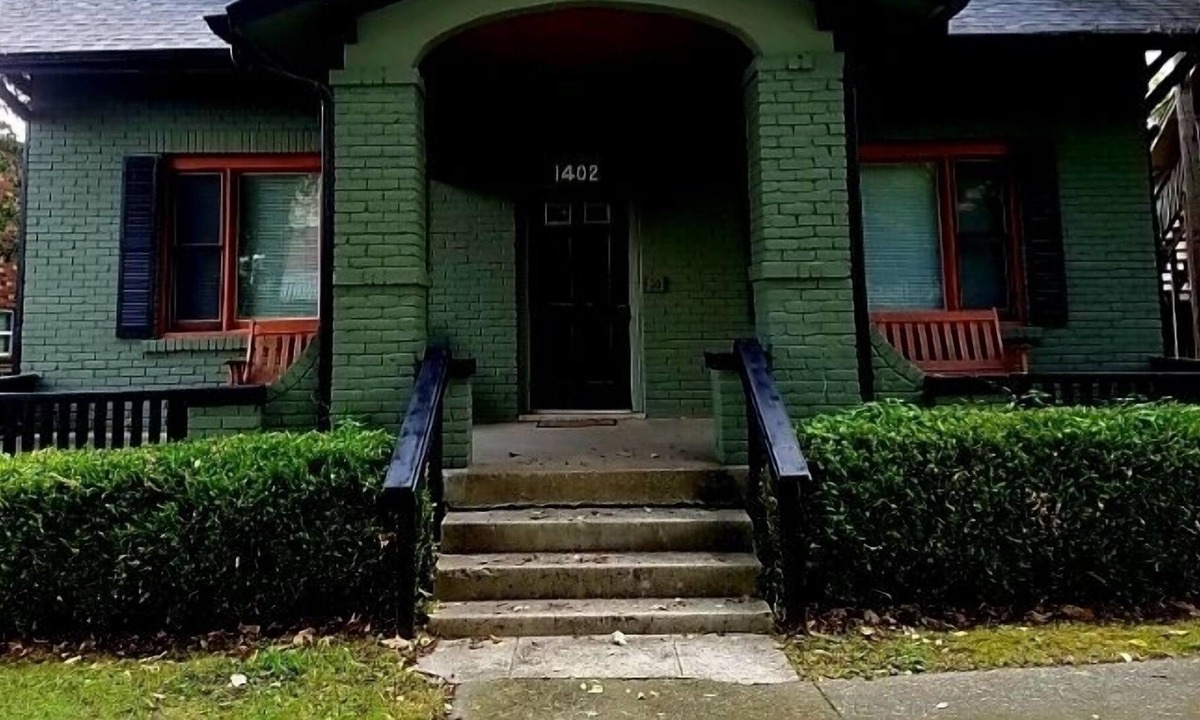 Edgehill Apartment | On Music Row, A Mile from Downtown, Close to Belmont and Vanderbilt and Everything Else!