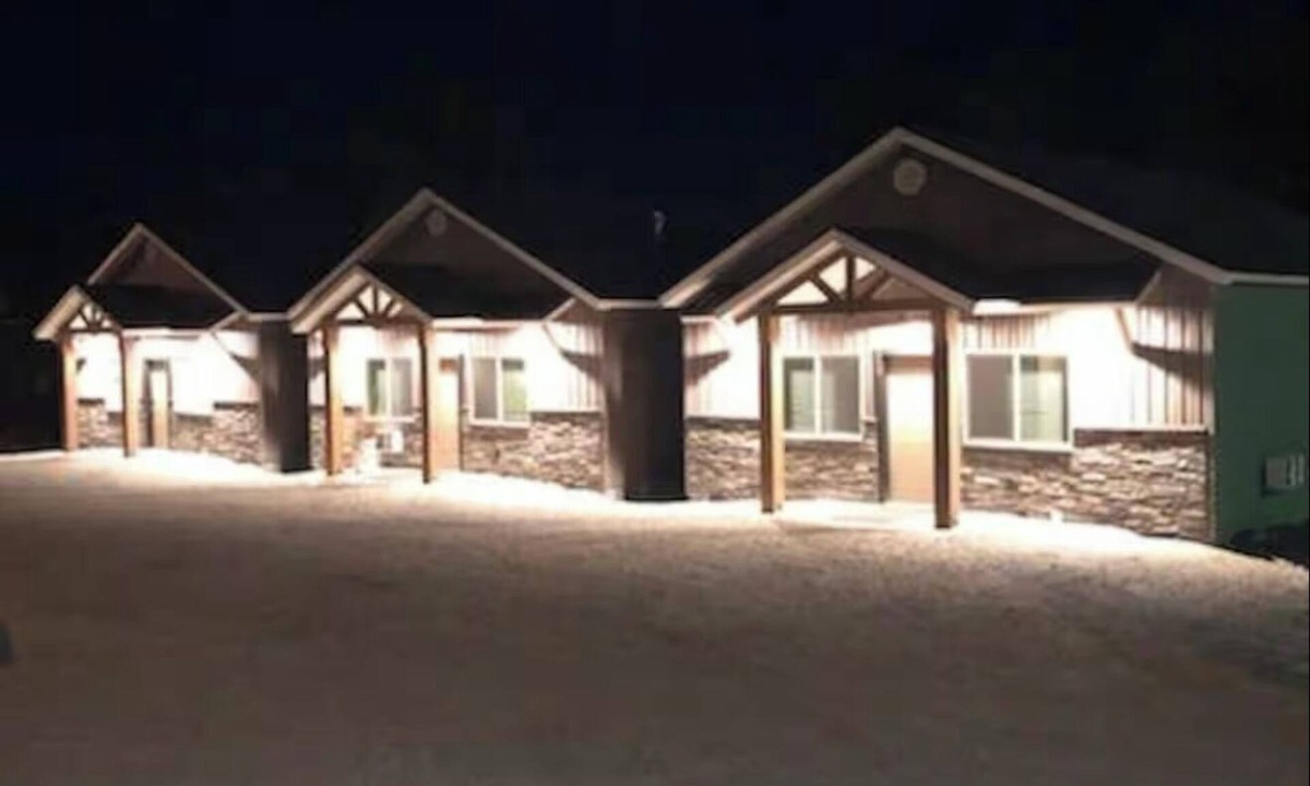 Salmon Cabin | On The Banks Of The Salon River 2 Bed/2 Bath/Sleeps 6