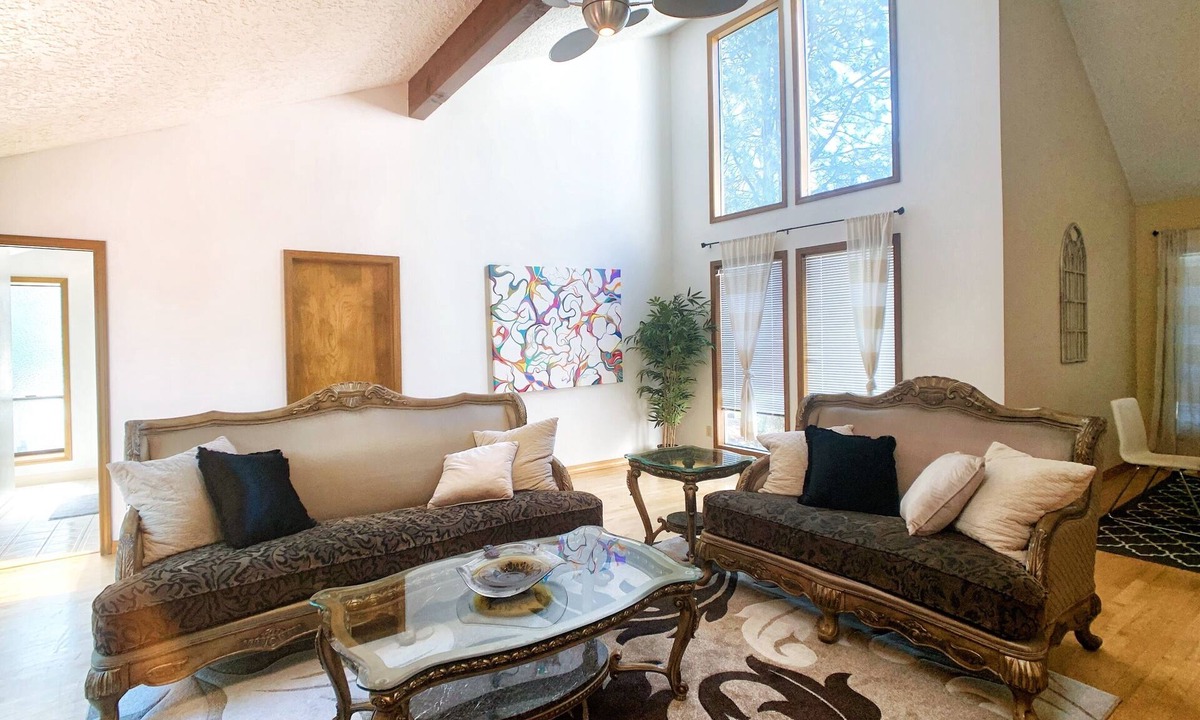 Vancouver House | #Oneofakind 5B Retreat w/Pool table and Sauna
