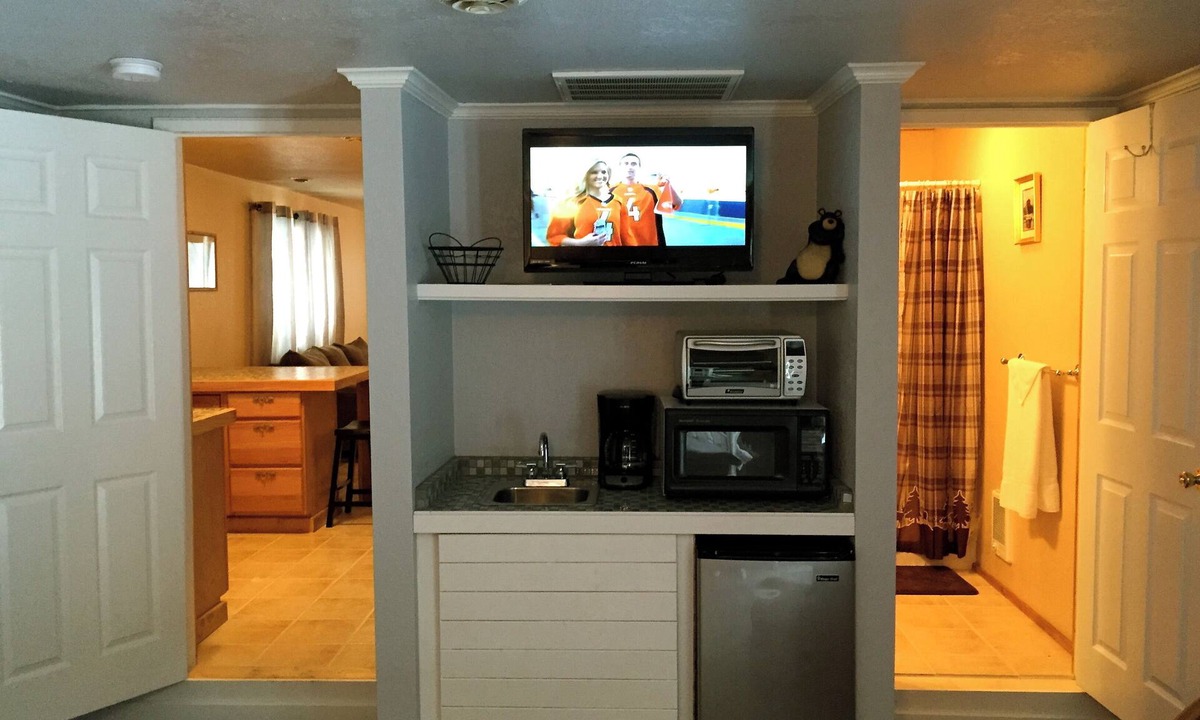 Roscommon House | Open All Year. Ausable River Access. Newly Remodeled!