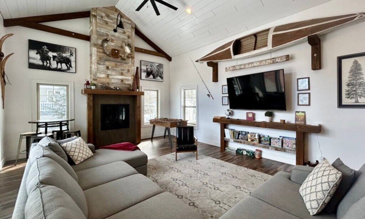 Island Park House | Open layout, EV, close2Yellowstone, hotTub, AC