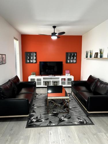North Central Omaha Villa | OranGe DeLuxe