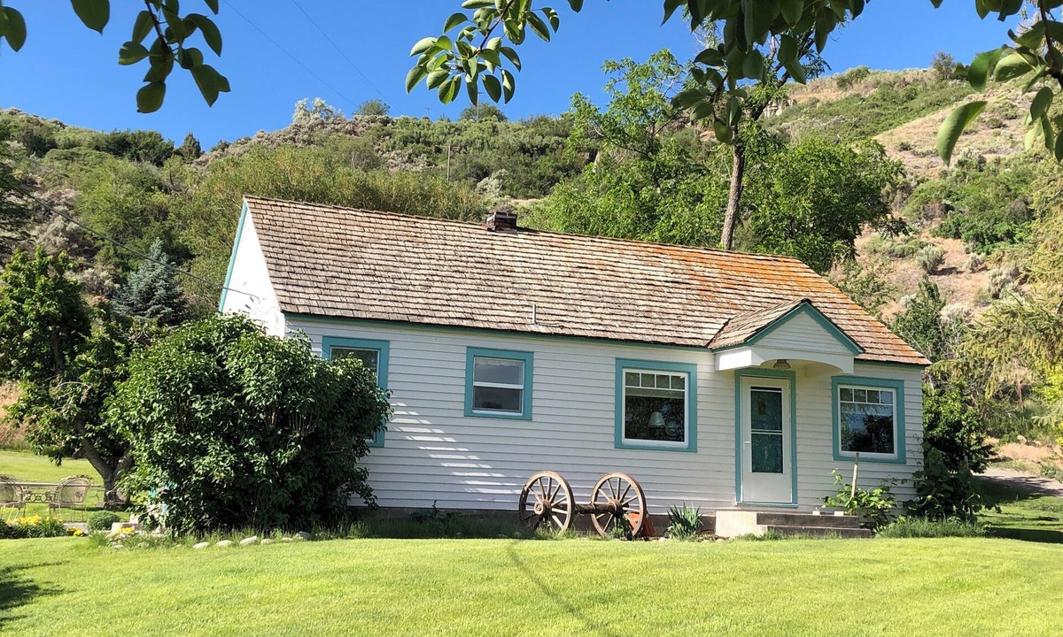 Filer Cottage | Orchard cottage, charming vintage cottage