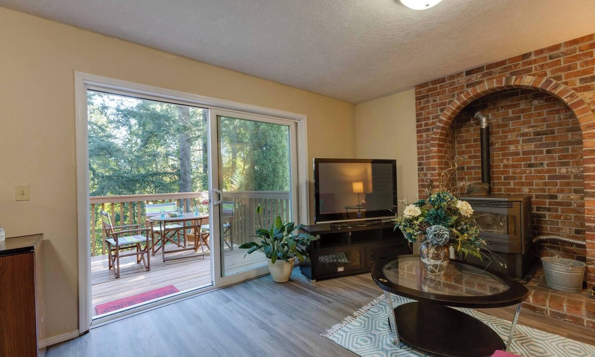Rosemont Summit Apartment | Oregon Jade Lodging- Spacious 2 Bedrooms, Ev Charger, Quite By Stream