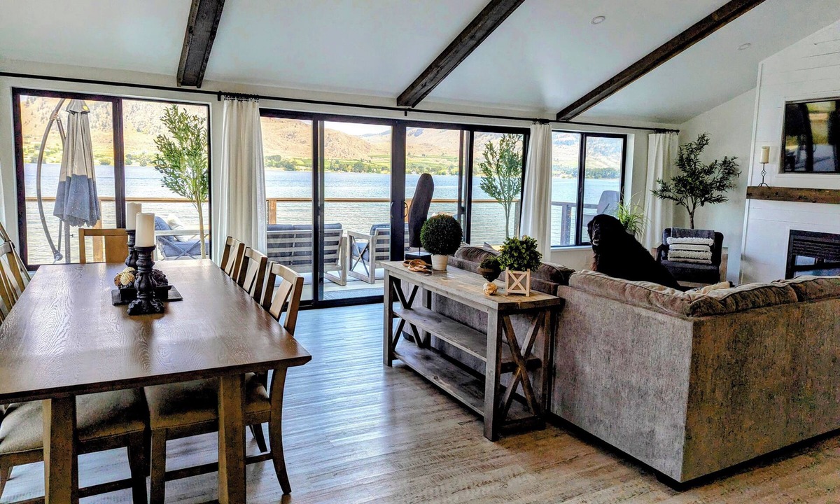 Oroville House | Osoyoos Lake Luxury Retreat - 150’ Private Waterfront & Toys