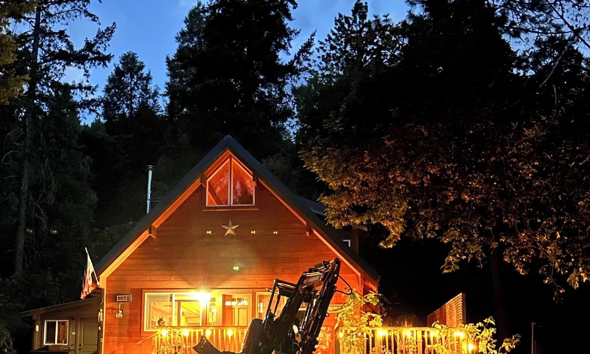 Medford Cabin | Our one-of-a-kind woodland retreat is waiting for you at Donner Family Ranch.