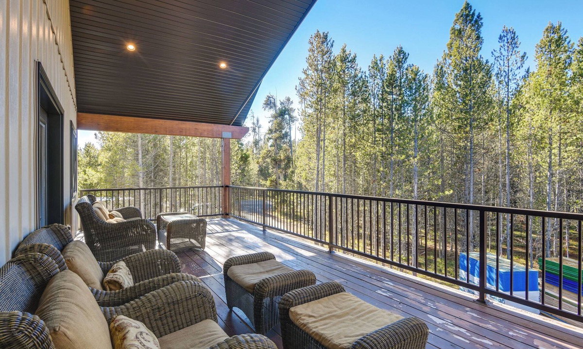 Island Park Cottage | Outdoor Adventure Hub ~ 20 Miles to Yellowstone!