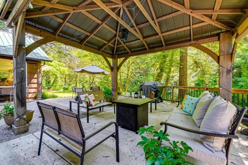 Galice House | Outdoor Adventure: Tranquil Creekside Retreat
