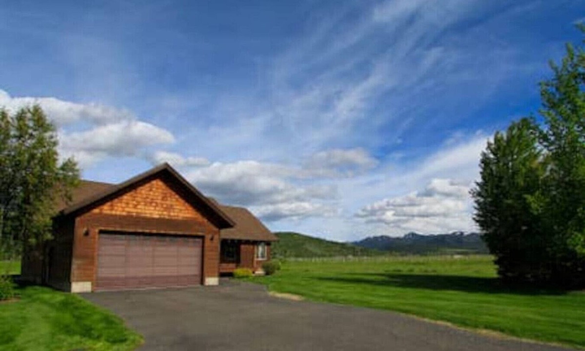 Victor Apartment | Outdoor Enthusiast Oasis