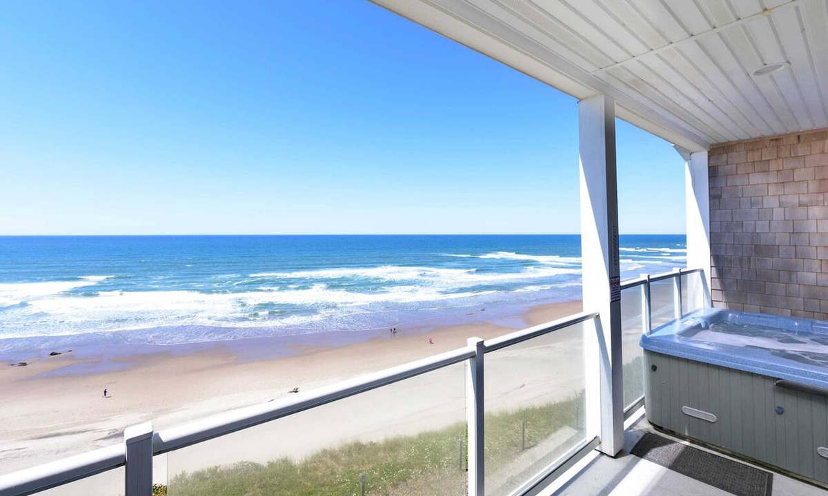 Lincoln City Condo | Pacific Life Condo, Ocean View Hot Tub & Pool