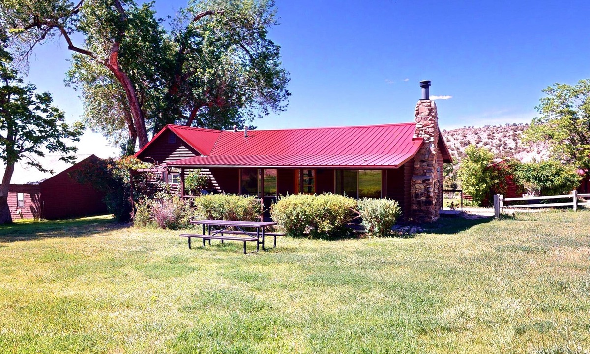 Spanish Valley Cabin | Pack Creek ~ Farm House | 3 Bed, 1.5 Bath