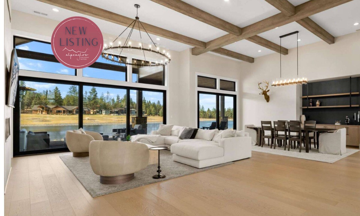 Bend House | Palla Lane on private Lake Tanager, hot tub, pet free, water skiing, paddle boarding