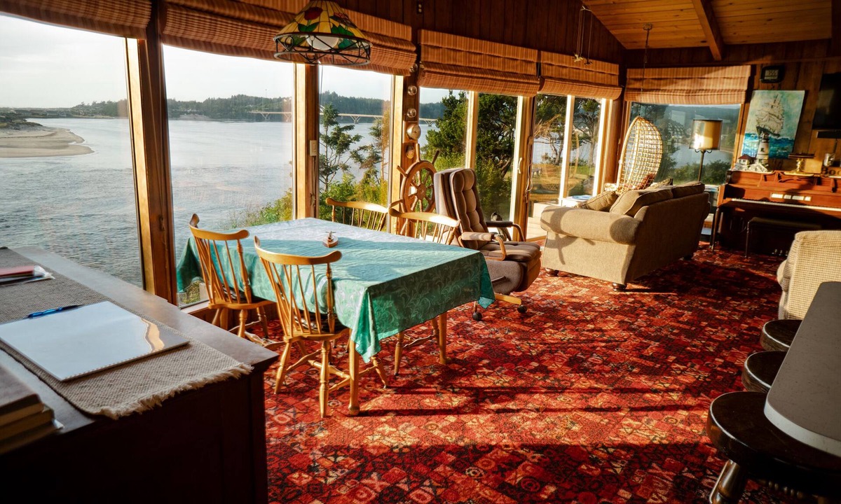 Waldport House | Panoramic Promontory: Bay View Beach House