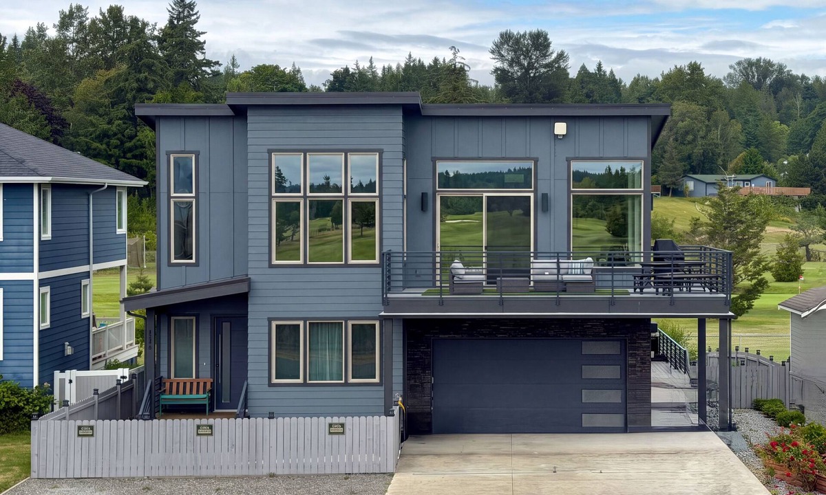 Ferndale House | Panoramic Salish Sea Retreat: Sunsets & Mt. Baker
