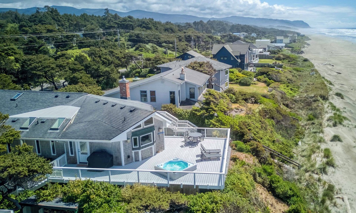 Waldport House | Panoramic Views from this Luxurious Oceanfront Home with Hot Tub and Wet Bar!