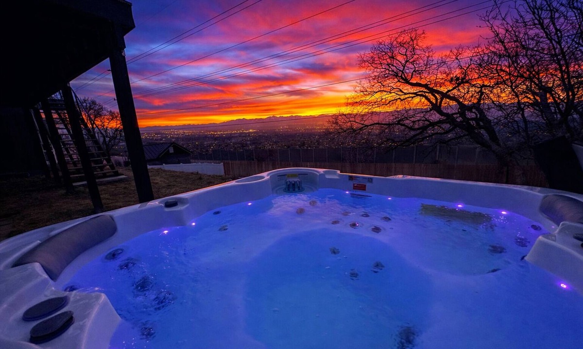 Olympus Cove House | Panoramic Views + Hot Tub Foothill Retreat 3BD/3BA