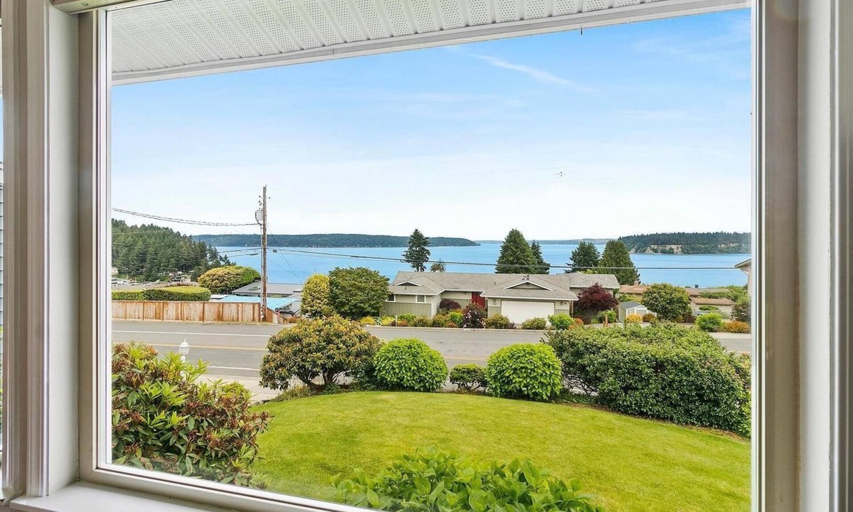 Gig Harbor House | Panoramic views, walking distance to downtown and NEW ACn