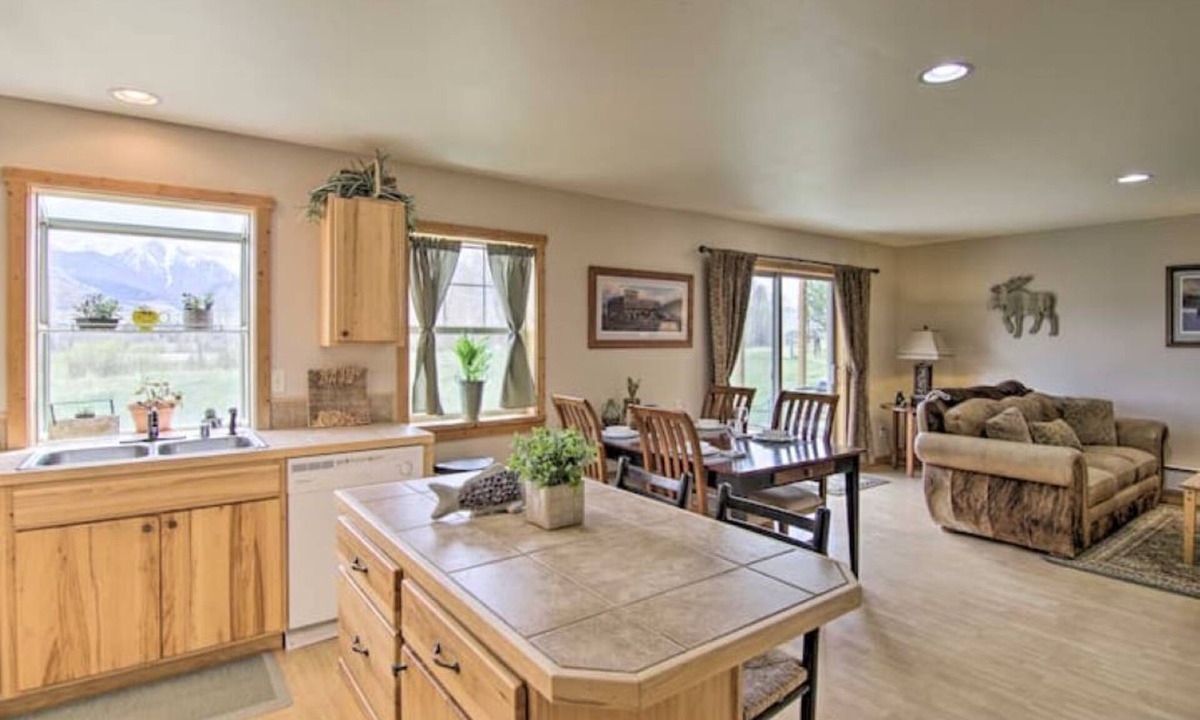 Emigrant Condo | Paradise Found Condo with Stunning Mountain Views located in Paradise Valley, MT