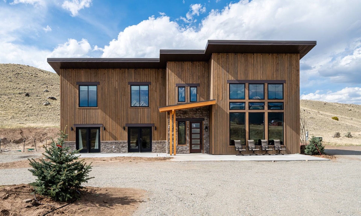 Emigrant Cabin | Paradise Lodge by Yellowstone National Park