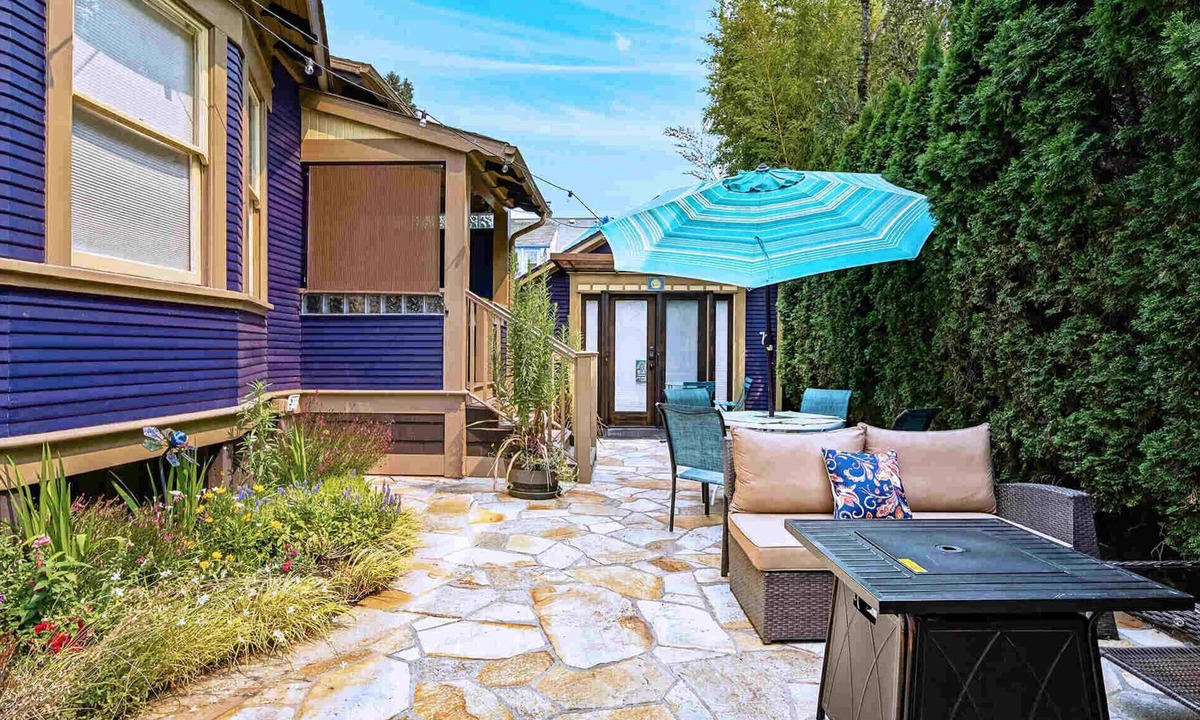 Humboldt Villa | Patio Villa: sleeps 1–4; 2 kitchens; gas fire pit