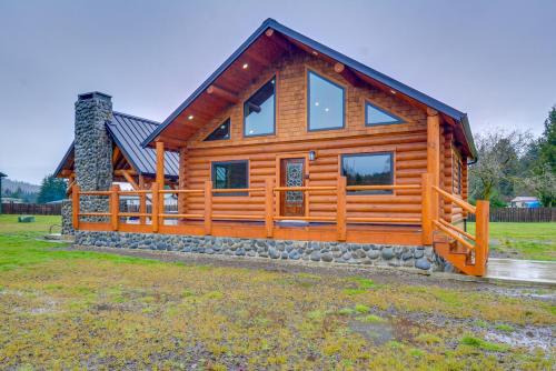 Forks Apartment | Pavilion w/Hot Tub! ‘Trybett Cabin 2’ in Forks