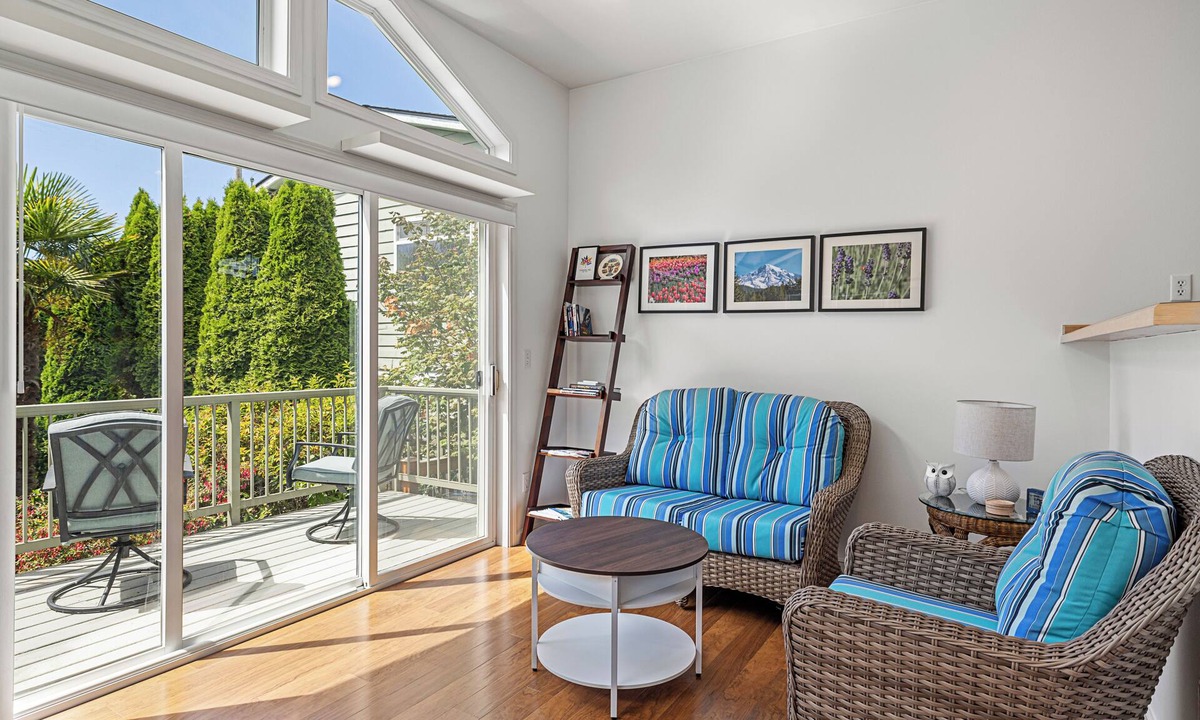 Richmond Beach Cottage | Peaceful 1-bedroom guest house 1 block from Puget Sound in Shoreline