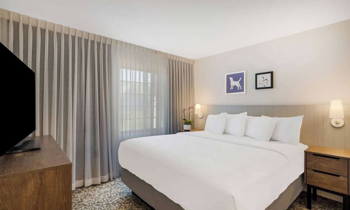 Acres Green Hotel | Peaceful Getaway with Ample Space and Living Area | 2 Family Ready Suites