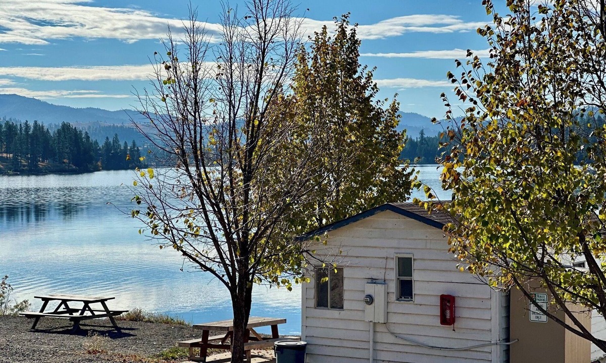 Republic Cabin | Peaceful Lakefront Studio With Stunning Dock & Water Views at Tiffanys Resort